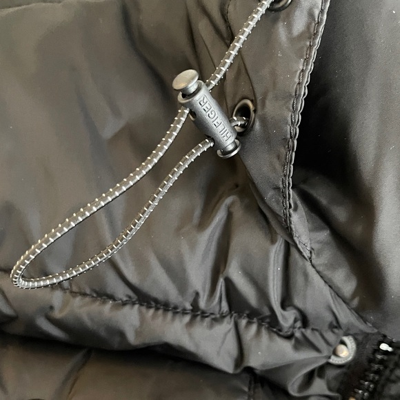 Men's Tommy Hilfiger Classic Black Puffer Jacket With An Attached Hood - Picture 8 of 8